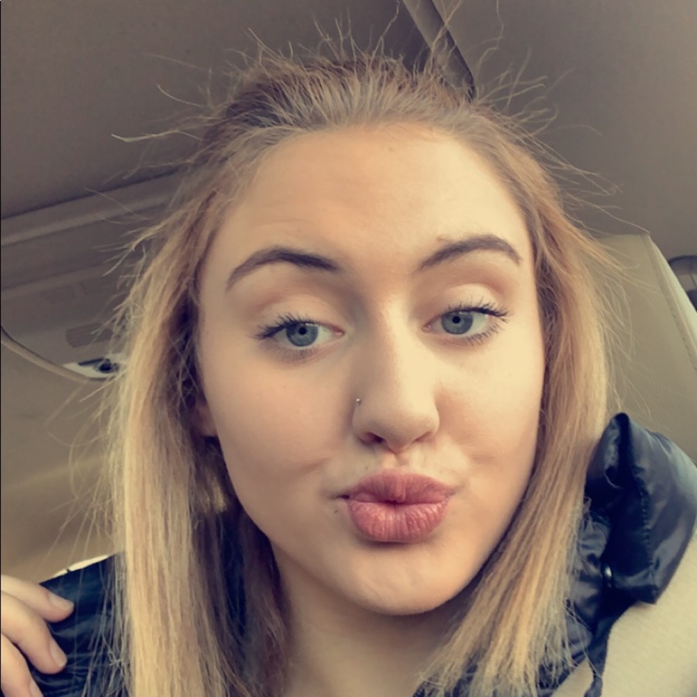 Meet your Posher, Ava